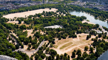 Αγνώριστα τα πάρκα του Λονδίνου μετά από μήνες ανομβρίας: «Έρημος του Ντουμπάι το Hyde Park», δείτε φωτογραφίες