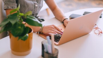 Soft productivity: Η νέα φιλοσοφία που μας βοηθά να πετυχαίνουμε περισσότερα χωρίς να εξαντληθούμε