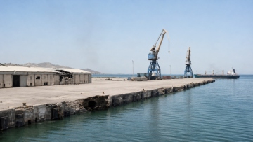 Ερυθρά Θάλασσα: Σταμάτησε πλήρως η λειτουργία του λιμανιού Μόχα μετά από περισσότερα από 25 πλήγματα των Χούθι