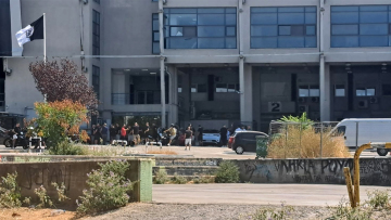 Οπαδοί του ΠΑΟΚ έξω από την Τούμπα για τη μεταγραφή του Κωνσταντέλια στην Ντόρτμουντ, δείτε βίντεο