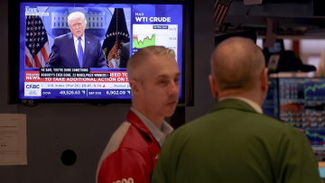 Wall Street: Στο «κόκκινο» οι δείκτες με το βλέμμα σε Fed και Ορμούζ, sell-off στα ομόλογα