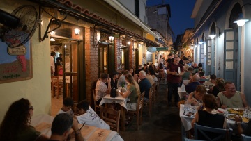 Τρελή Γαρίδα στην Πρέβεζα: Η πρώτη ύλη καθορίζει τον ρυθμό της κουζίνας