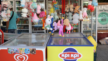 Θεσσαλονίκη: Στη φυλακή 42χρονος που έκλεψε πάνω από 100 παγωτά από περίπτερο μαζί με τη σύντροφό του