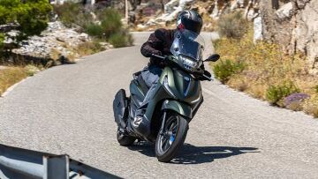 Δοκιμάζουμε το Piaggio Beverly 400 S - Πόσο κοστίζει στην Ελλάδα;