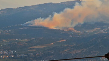 Φωτιά στα Αϊβαλιώτικα Βόλου: 112 για ετοιμότητα, σηκώθηκαν 2 ελικόπτερα