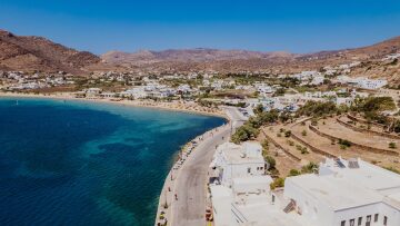 Ένας πλήρης ταξιδιωτικός οδηγός για την Ίο -Ένα νησί, μια απέραντη αμμουδιά