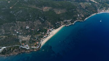 Μικρό Πηλίου, ένας «κρυμμένος» παράδεισος με φόντο το Αιγαίο