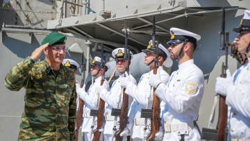 Στην Κύπρο ο Αρχηγός ΓΕΕΘΑ: Επισκέφθηκε τη Φρεγάτα «Νικηφόρος Φωκάς» και τα μαχητικά F-16 που σταθμεύουν στο νησί