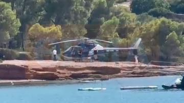 Συνελήφθη επιβάτης του ελικοπτέρου στις Σπέτσες, τον είδαν να πετάει ένα σακουλάκι με ναρκωτικά