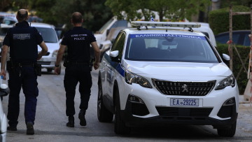 Συνελήφθη 19χρονος για εμπρησμό αυτοκινήτου στους Αγίους Αναργύρους, αναζητείται συνεργός του

