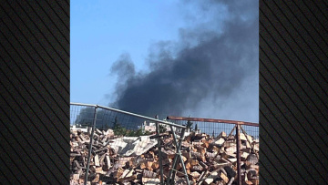 Υπό έλεγχο η φωτιά σε εργοστάσιο στη λεωφόρο Ανθούσας