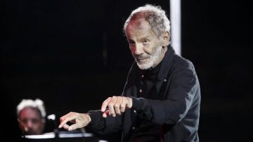 Σταύρος Ξαρχάκος: Παρουσιάζει τα ερωτικά τραγούδια του με ηλεκτρικό ήχο στο Θέατρο Λυκαβηττού