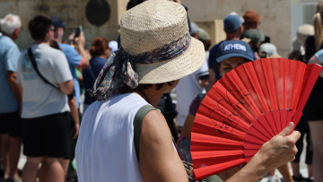 Ζέστη με θερμοκρασίες έως 39 βαθμούς σήμερα και ισχυρά μελτέμια στο Αιγαίο
