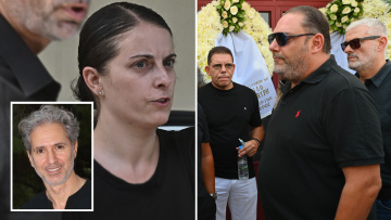 Συγκίνηση στο τελευταίο αντίο στον Δημήτρη Κόκοτα: «Ξέρω ότι θα μας προσέχει, τον ευχαριστώ για το παιδί μας» είπε η σύζυγός του στον επικήδειο