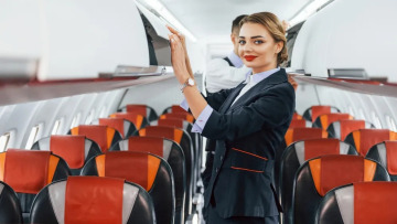 Η Σοφί Λαϊνό εργαζόταν 30 χρόνια ως αεροσυνοδός – Γιατί ο καρκίνος μαστού που εμφάνισε, αναγνωρίστηκε ως επαγγελματική νόσος
