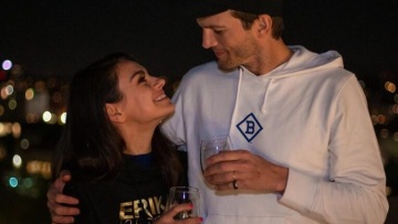 Από το «That ’70s Show» στα δισεκατομμύρια: Πώς ο Ashton Kutcher και η Mila Kunis έγιναν το πιο επιδραστικό ζευγάρι του Χόλιγουντ
