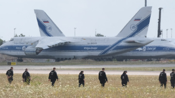 Η Ρωσία είναι υπεύθυνη για την υβριδική επίθεση στο αεροδρόμιο της Λειψίας λέει η Γερμανία, κλείνει το ρωσικό προξενείο στη Βόννη
