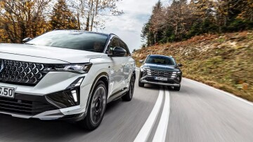 Συγκρίνουμε το υβριδικό Hyundai Tucson 4WD με το υβριδικό Renault Austral - Πόσο κοστίζουν στην Ελλάδα;