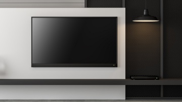 Η TV επιστρέφει στο επίκεντρο: Ταινίες, σειρές και gaming από τον καναπέ