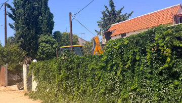 Εγώ δεν είχα δει τη γιαγιά, λέει γείτονας για την σορό που βρέθηκε σε αυλή σπιτιού στον Μαραθώνα