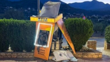 Μεσσηνία: Ανατίναξαν ATM στη Στούπα και πήραν πάνω 200.000 ευρώ, δείτε φωτογραφίες