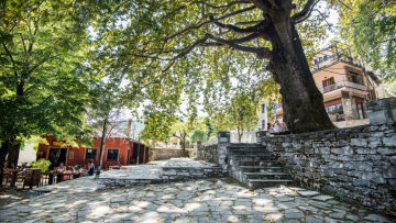 10 ορεινά χωριά στην Ελλάδα για τις πρώτες αποδράσεις του φθινοπώρου
