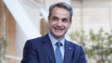 Ο Μητσοτάκης απάντησε με χιούμορ στην ανάρτηση Τούνη για τα εγκαίνια της croissanterie της στο Παρίσι