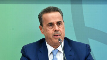 Απρόοπτο για την πτήση του Σταύρου Παπασταύρου προς Νέα Υόρκη: Θα προσγειωθεί στην Ουάσιγκτον λόγω τεχνικού προβλήματος στον πύργο ελέγχου στο Νιούαρκ