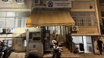 mazwnakis_giatros_