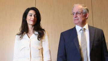 Στην Ελλάδα η Αμάλ Αλαμουντίν: Συνάντηση με Τασούλα το μεσημέρι, σε επίσημο δείπνο με ομιλήτρια τη Μαρέβα Γκραμπόφσκι-Μητσοτάκη το βράδυ