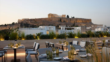 Acropolis Secret: Το πρώτο high-end εστιατόριο στην Αθήνα που βραβεύεται με την παγκόσμια διάκριση “Ambassador of Greek Cuisine®”

