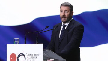 Ανδρουλάκης από τη ΔΕΘ: Το δίλημμα στην Κεντροαριστερά, οι 7 δεσμεύσεις και η μάχη με τον Τσίπρα
