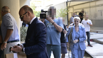 Για ανθρωποκτονία με ενδεχόμενο δόλο κατηγορούνται πλέον οι γιατροί Θεοδωρόπουλος και Γάκα για τον θάνατο του Γιώργου Μαζωνάκη
