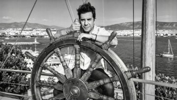 Γιώργος Μαζωνάκης: «Δεν είναι καλύτερα εκεί, αδερφέ;» - Ο πιο σπαρακτικός αποχαιρετισμός