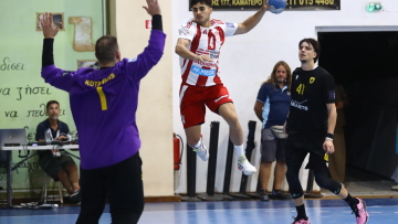 Ο Ολυμπιακός επικράτησε της ΑΕΚ με 35-24 και κατέκτησε το Σούπερ Καπ στο χάντμπολ ανδρών, δείτε βίντεο 