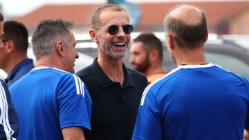 Τσέφεριν: «Γίνεται καλή δουλειά στην Ελλάδα, αλλά πρέπει να βελτιωθούν οι σχέσεις των συλλόγων με τους διαιτητές», δείτε βίντεο