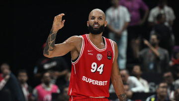 Στον τελικό του Euroleague Super Cup με φανταστικό Φουρνιέ ο Ολυμπιακός, 92-90 τη Φενέρ στο Άμπου Ντάμπι 