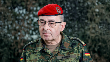 Νέος αρχηγός της στρατιωτικής διοίκησης του ΝΑΤΟ ο Γερμανός Κάρστεν Μπρόιερ