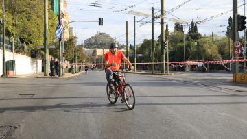 Χωρίς αυτοκίνητα η οδός Αθηνάς: 24 ώρες γιορτής στο κέντρο της πόλης με μουσική, σινεμά και ποδήλατο
