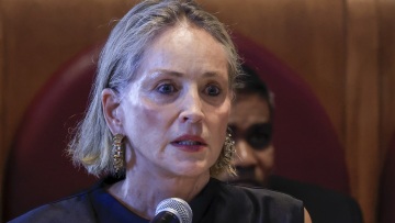 Σάρον Στόουν: Γιατί απαγόρευσε για χρόνια να λένε τη λέξη «δονητής»