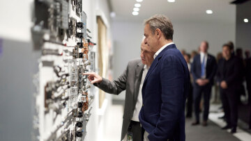 Ο Μητσοτάκης στα άδυτα της Nvidia  στην Καλιφόρνια: Συζήτησε για τις επενδύσεις στην Ελλάδα, επαφές με κορυφαίους ερευνητές στην Sequoia Capital