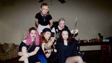 Pussy Riot: Η γυναικεία μπάντα που τα έβαλε με τον Πούτιν έρχεται στην Ελλάδα 