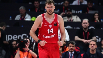 Βεζένκοφ: Ήταν όνειρό μας να πάρουμε τη Euroleague, θα παλέψουμε ξανά