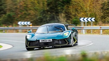 Δοκιμάζουμε την εκθαμβωτική Aston Martin Valhalla