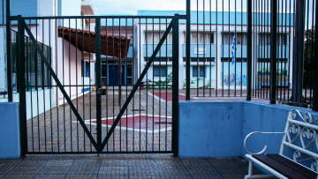 50χρονη διευθύντρια Γυμνασίου στην Ηλιούπολη υπέστη ανακοπή έξω από σχολείο, αναφορές ότι το έπαθε λόγω κεραυνού