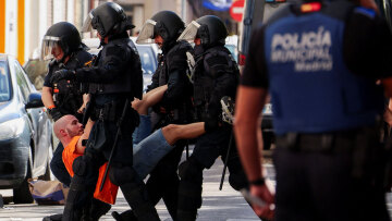 Σάλος και επεισόδια στην Ισπανία με την έξωση 87χρονης ΑμεΑ: Ο νέος ιδιοκτήτης ανέβασε το νοίκι από τα 500 στα 1.650 ευρώ
