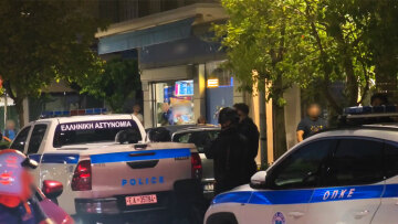 Συναγερμός για ομηρεία στη Νίκαια: Άνδρας κρατά τη γυναίκα του μέσα στο σπίτι του και δηλώνει οπλισμένος
