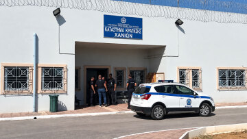 Ισοβίτης καλλιεργούσε κάνναβη δίπλα στις φυλακές Χανίων: Είχε πυροβολήσει με Καλάσνικοφ τρεις αστυνομικούς στις Μαλάδες το 2008