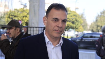 Ο Καραμέρος το τερμάτισε: «Η κυβέρνηση κάνει βίαιη πλασμαφαίρεση στους πολίτες και δεν τους επιστρέφει το αίμα», δείτε βίντεο
