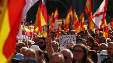 Διαδήλωση στη Μαδρίτη για τη Θέουτα: Χιλιάδες στους δρόμους κατά της κυβέρνησης Σάντσεθ
